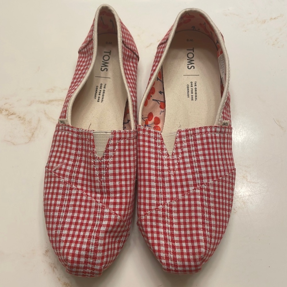 TOMS, Size 9W. Red checkered/cherries